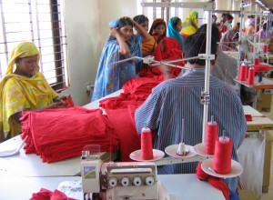 Interior d'una fàbrica tèxtil a Bangladesh, 2011 Font: jankie CC BY-NC-ND 2.0