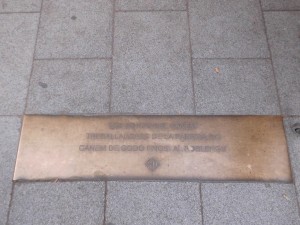 Placa a la Rambla del Poblenou, en record de les dones del Cànem Font: Herodotptlomeu CC BY-SA 3.0 es